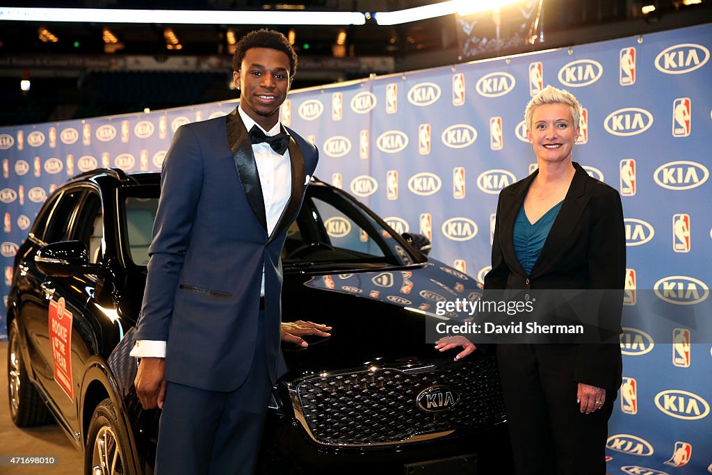 Andrew Wiggins presented with 2014- 2015 Kia NBA Rookie of the Year Award