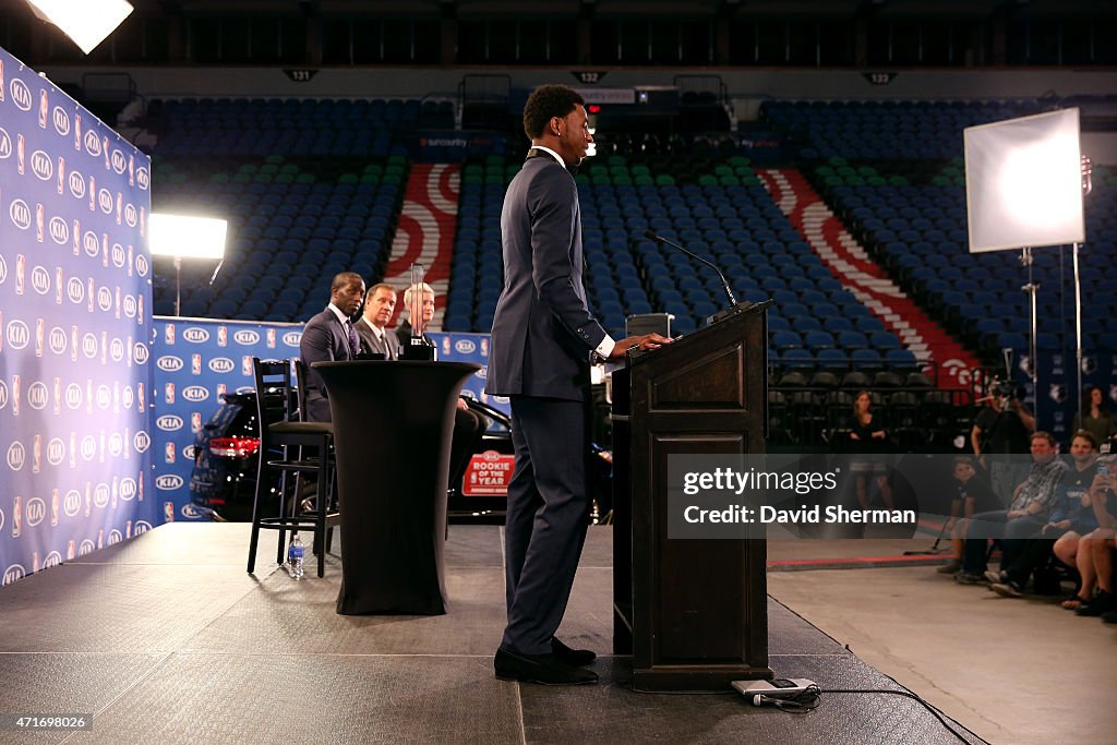 Andrew Wiggins presented with 2014- 2015 Kia NBA Rookie of the Year Award