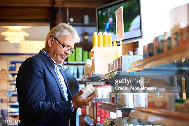 preciso de stock de segurança sobre o medicamento - vitamina imagens e fotografias de stock