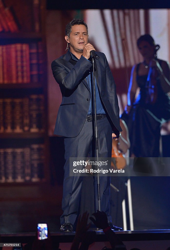 2015 Billboard Latin Music Awards - Show