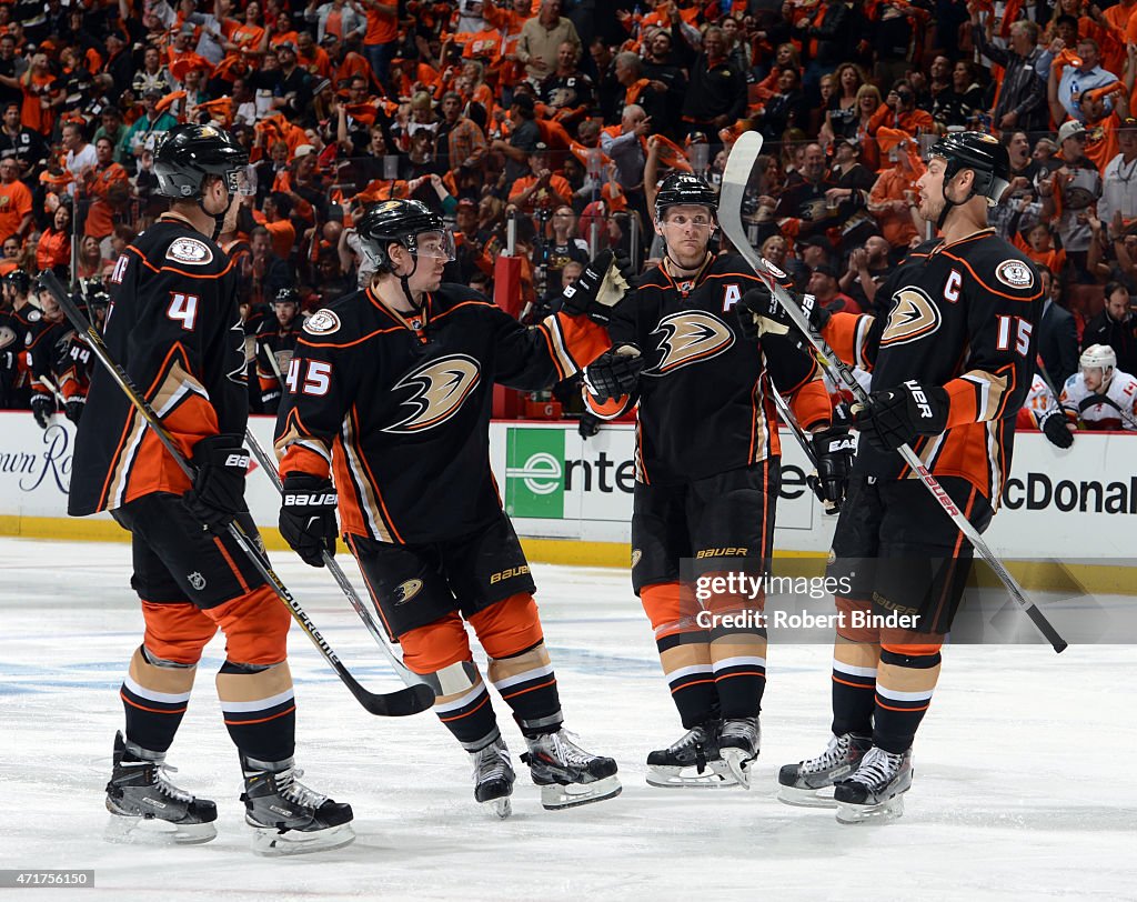 Calgary Flames v Anaheim Ducks - Game One