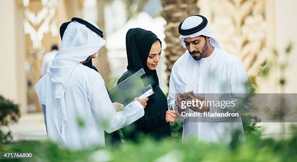 emirati outdoors business conversation - ghoutra stock pictures, royalty-free photos & images