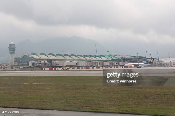 Midfield Concourse Midfield Terminal Photos and Premium High Res Pictures - Getty Images