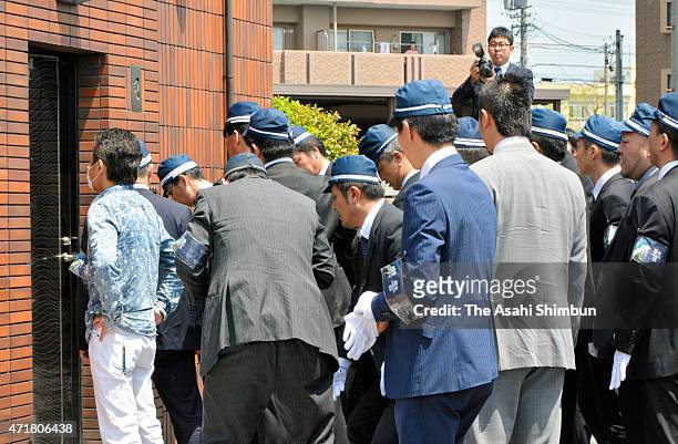 Police officers enter the home of Shinobu Tsukasa, whose real name is Kenichi Shinoda, head of the Japan's biggest Yakuza syndicate 'Yamaguchi-Gumi'...