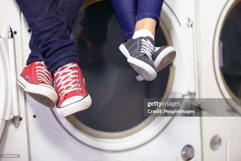 They're relaxed while doing laundry