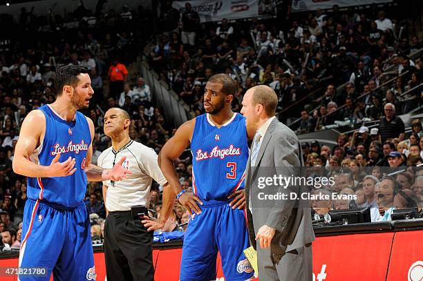 Redick, Chris Paul and Assistant Coach Lawrence Frank of the Los Angeles Clippers discuss the game plan against the San Antonio Spurs in Game Six of...