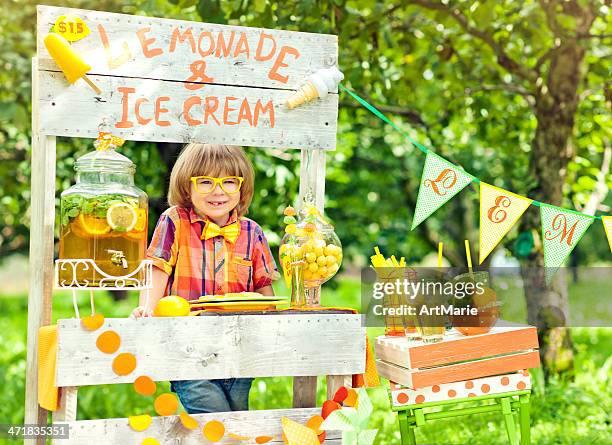 limonadenstand - lemonade stock-fotos und bilder