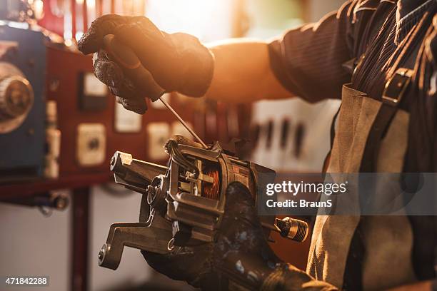 unrecognizable manual worker working on electric motor. - elektrische motor stockfoto's en -beelden