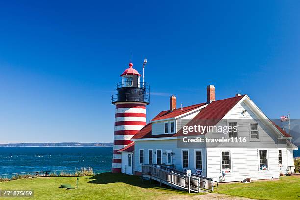 west quoddy head light in maine - west quoddy head lighthouse stock-fotos und bilder