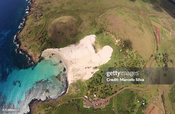 anakena aereal view - moai statue stock pictures, royalty-free photos & images