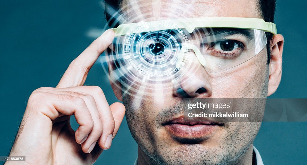 Futuristico occhiali con sovrimpressione e realtà aumentata