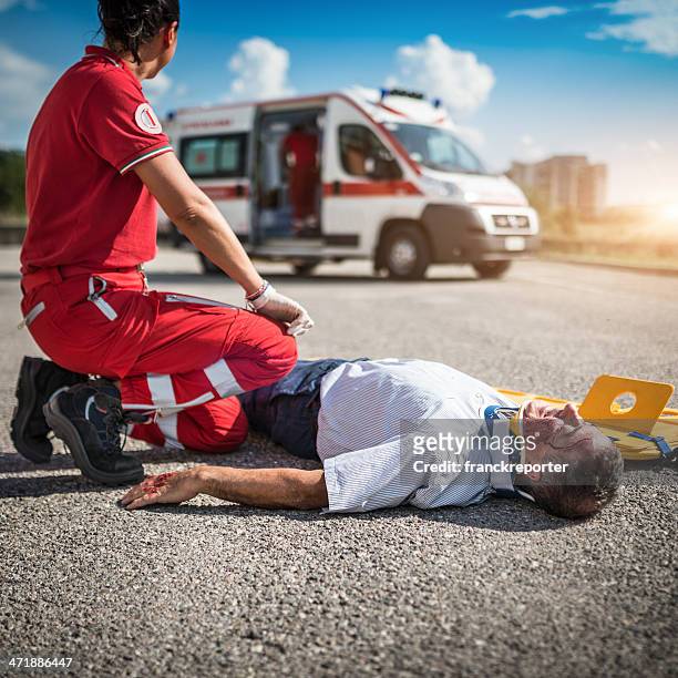 rescue team save lives - of dead people in car accidents stock pictures, royalty-free photos & images