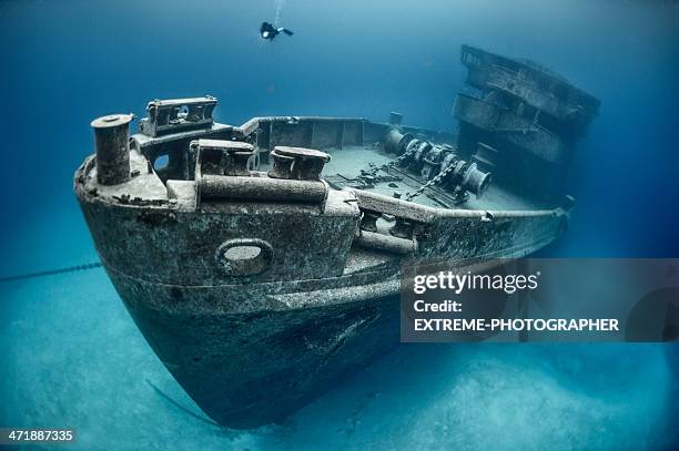 sauvetage sous-marin - épave de bateau photos et images de collection