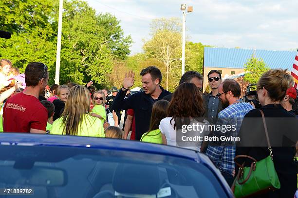 Clark Beckham greets fans during his homecoming on May 1, 2015 in White House, Tennessee.