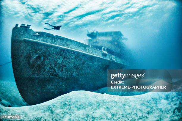 mighty vesssel - épave photos et images de collection