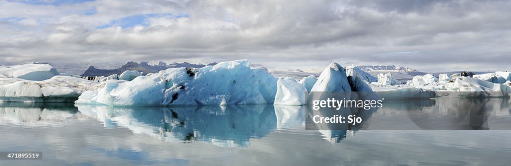 Iceberg vista panorámica de la laguna glacial de jökulsarlon