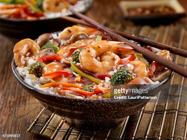 teriyaki shrimp rice bowl - rice bowl stockfoto's en -beelden