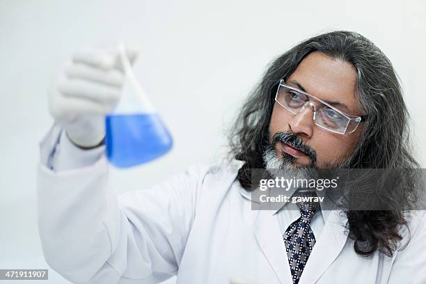 senior scientist working with chemical wearing protective work wear - india lab stockfoto's en -beelden