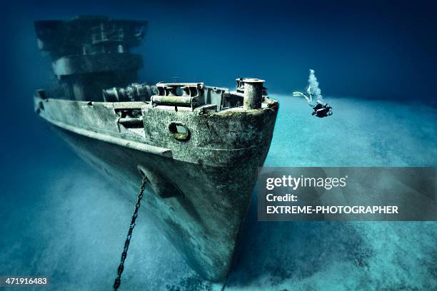 scuba diver exploring ship wreck - ship wreck stock pictures, royalty-free photos & images