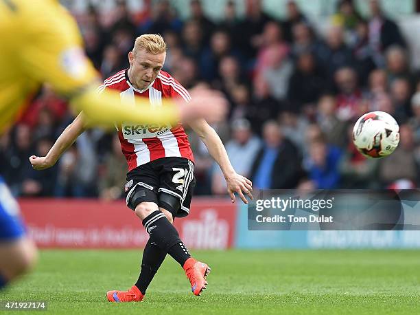 Alex Pritchard of Brentford scores the opening goal during the Sky Bet Championship match between Brentford and Wigan Athletic at Griffin Park on May...