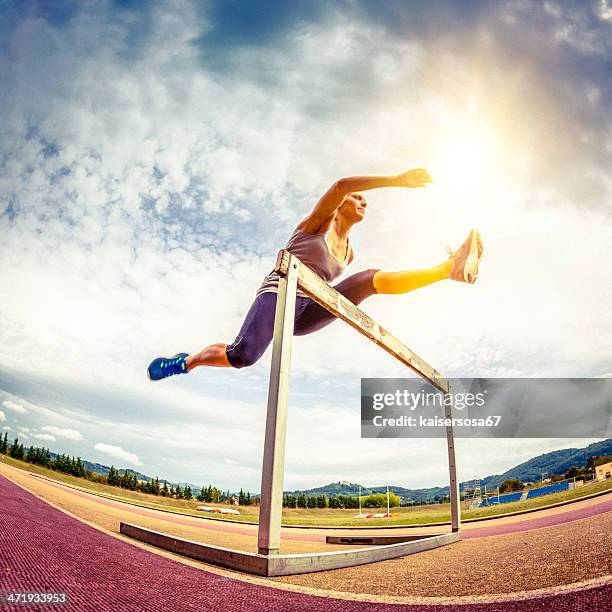 female competitor jumping the steeplechase obstacle - steeplechase track event 個照片及圖片檔