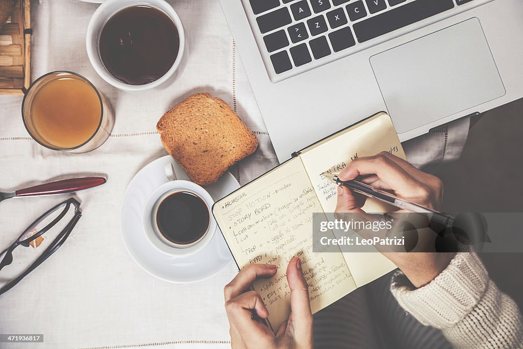 Avendo la colazione al mattino presto