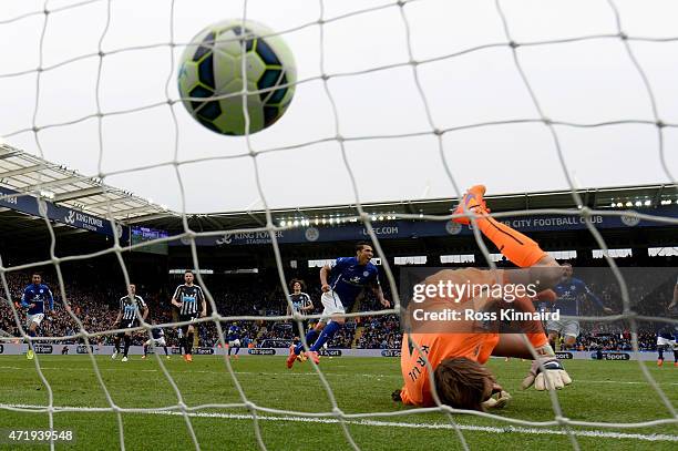 Leonardo Ulloa of Leicester City scores from the penalty spot during the Barclays Premier League match between Leicester City and Newcastle United at...