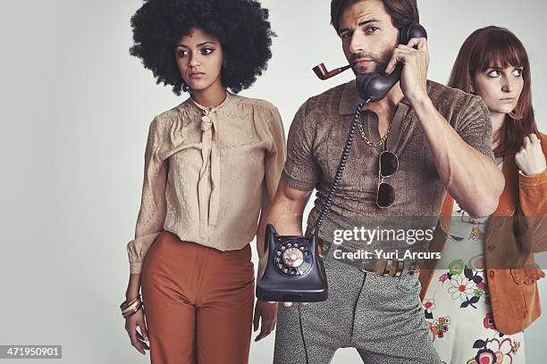 zu beschäftigt für mädels! - 70s afro stock-fotos und bilder