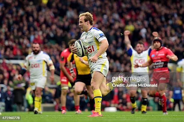 Nick Abendanon of Clermont runs in his team's second try during the European Rugby Champions Cup Final match between ASM Clermont Auvergne and RC...