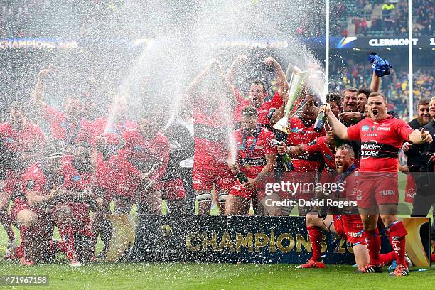 The Toulon team celebrate their victory during the European Rugby Champions Cup Final match between ASM Clermont Auvergne and RC Toulon at Twickenham...