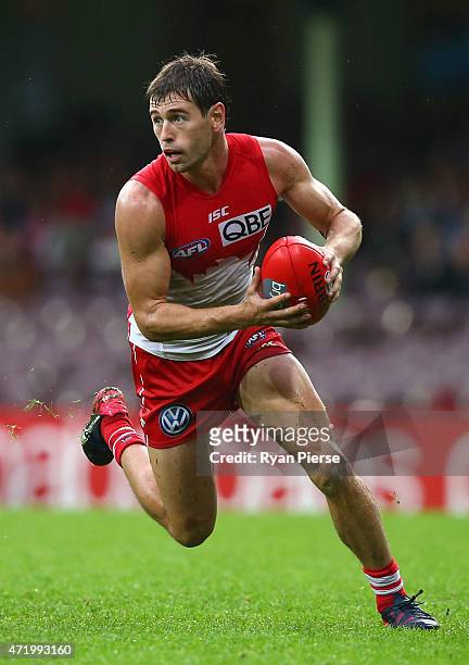 Nick Smith of the Swans looks upfield during the round five AFL match between the Sydney Swans and the Western Bulldogs at SCG on May 2, 2015 in...