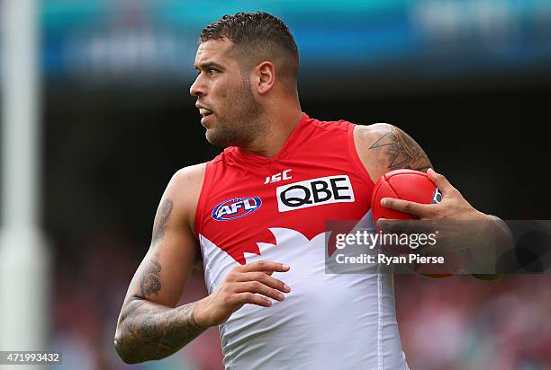 Lance Franklin of the Swans looks upfield during the round five AFL match between the Sydney Swans and the Western Bulldogs at SCG on May 2, 2015 in...