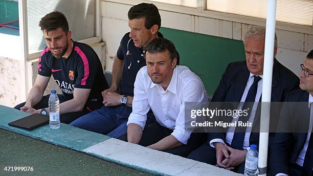 Head coach of FC Barcelona Luis Enrique observes the team from the bench during the La Liga match between Cordoba CF and FC Barcelona at Nuevo...