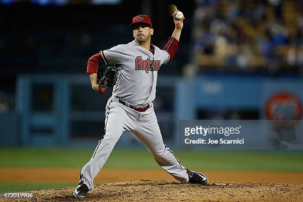 Oliver Perez of the Arizona Diamondbacks throws a pitch int he seventh inning against the Los Angeles Dodgers at Dodger Stadium on May 2, 2015 in Los...