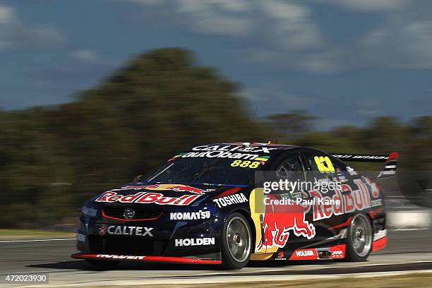 Craig Lowndes drives the Red Bull Racing Australia Holden Commodore VF during qualifying for race 9 during the V8 Supercars - Perth Supersprint at...