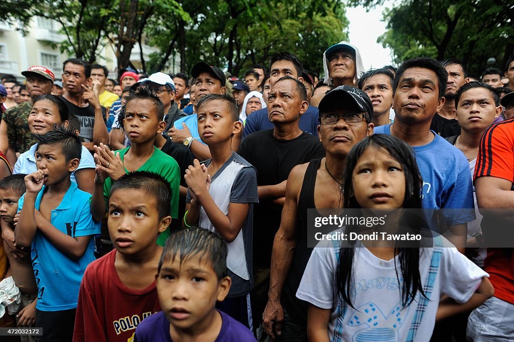 Fans In Manila Watch Manny Pacquiao v Floyd Mayweather