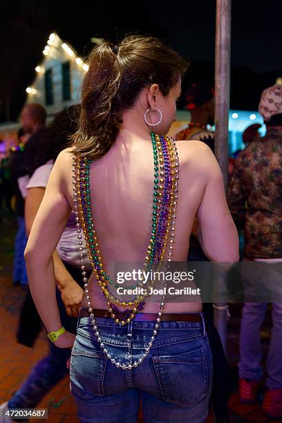 topless women with beads celebrating mardi gras in new orleans - fiesta posterior stock pictures, royalty-free photos & images