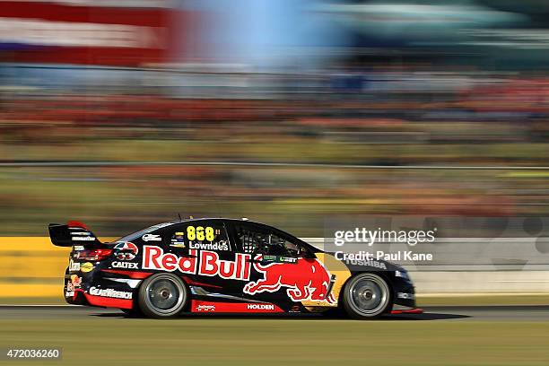 Craig Lowndes drives the Red Bull Racing Australia Holden Commodore VF in race 9 during the V8 Supercars - Perth Supersprint at Barbagallo Raceway on...