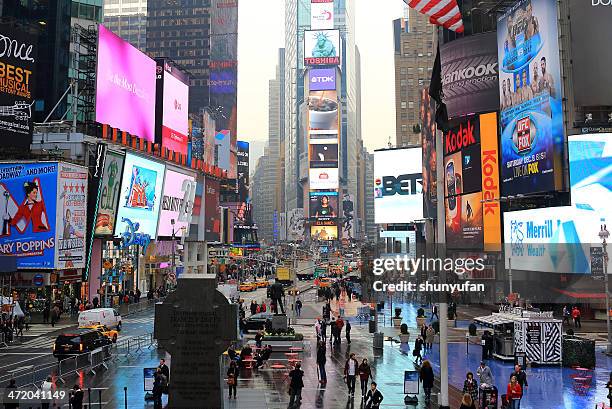 new york city: christmas-englische redewendung - new years eve 2013 in times square stock-fotos und bilder