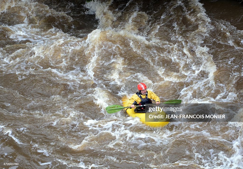 FRANCE-KAYAK-FEATURES