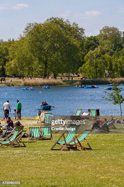 chairs at regents park, london - regents park stock pictures, royalty-free photos & images