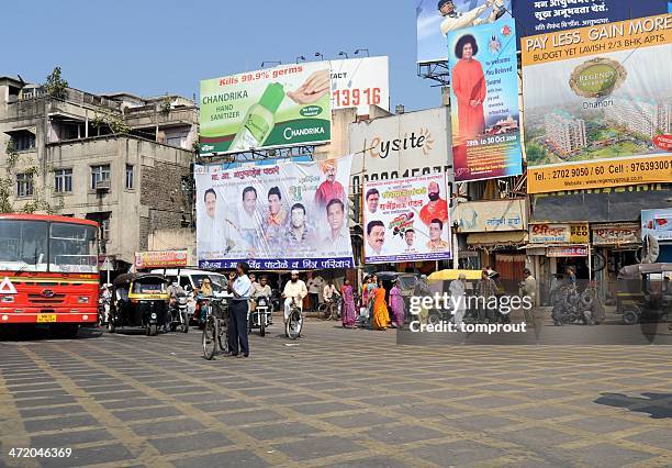 geschäftsviertel in pune, indien - pune city stock-fotos und bilder