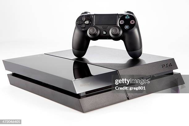 console playstation 4 and pad dualshock on white background - ps4 stock pictures, royalty-free photos & images