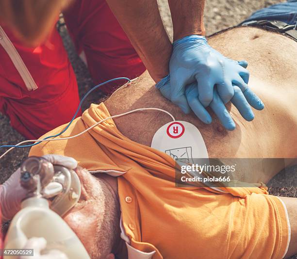 medical emergency team first aid on the street - cpr stock pictures, royalty-free photos & images
