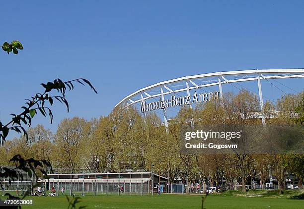 mercedes-benz arena - daimlerchrysler stock-fotos und bilder
