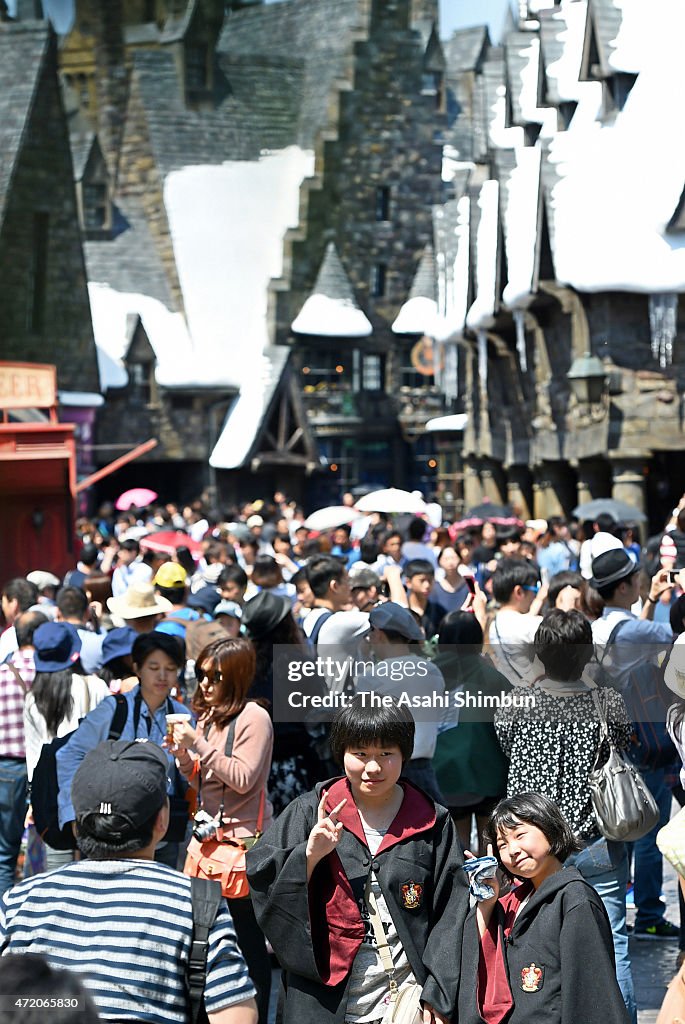 Universal Studio Japan Attracts Golden Week Holiday Goers