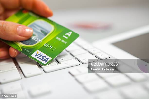 visa credit cart - apple credit card stock pictures, royalty-free photos & images