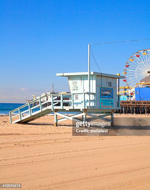 de vigilante en santa monica beach - playa de santa mónica fotografías e imágenes de stock