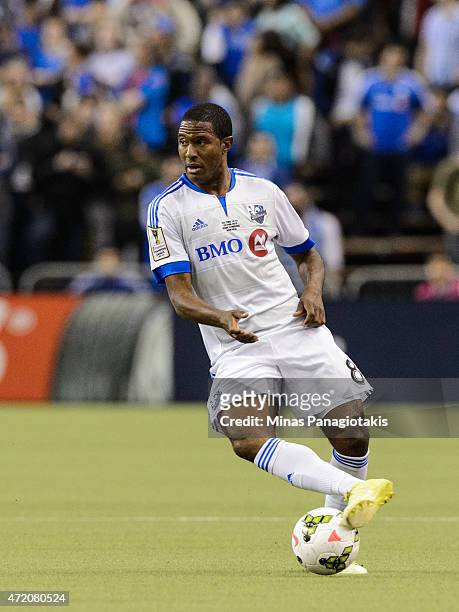 Patrice Bernier of the Montreal Impact looks to play the ball in the 2nd Leg of the CONCACAF Champions League Final against Club America at Olympic...