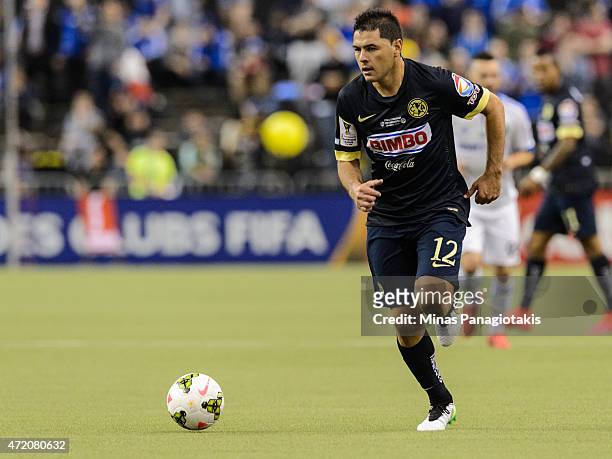 Pablo Aguilar of Club America moves the ball in the 2nd Leg of the CONCACAF Champions League Final against the Montreal Impact at Olympic Stadium on...